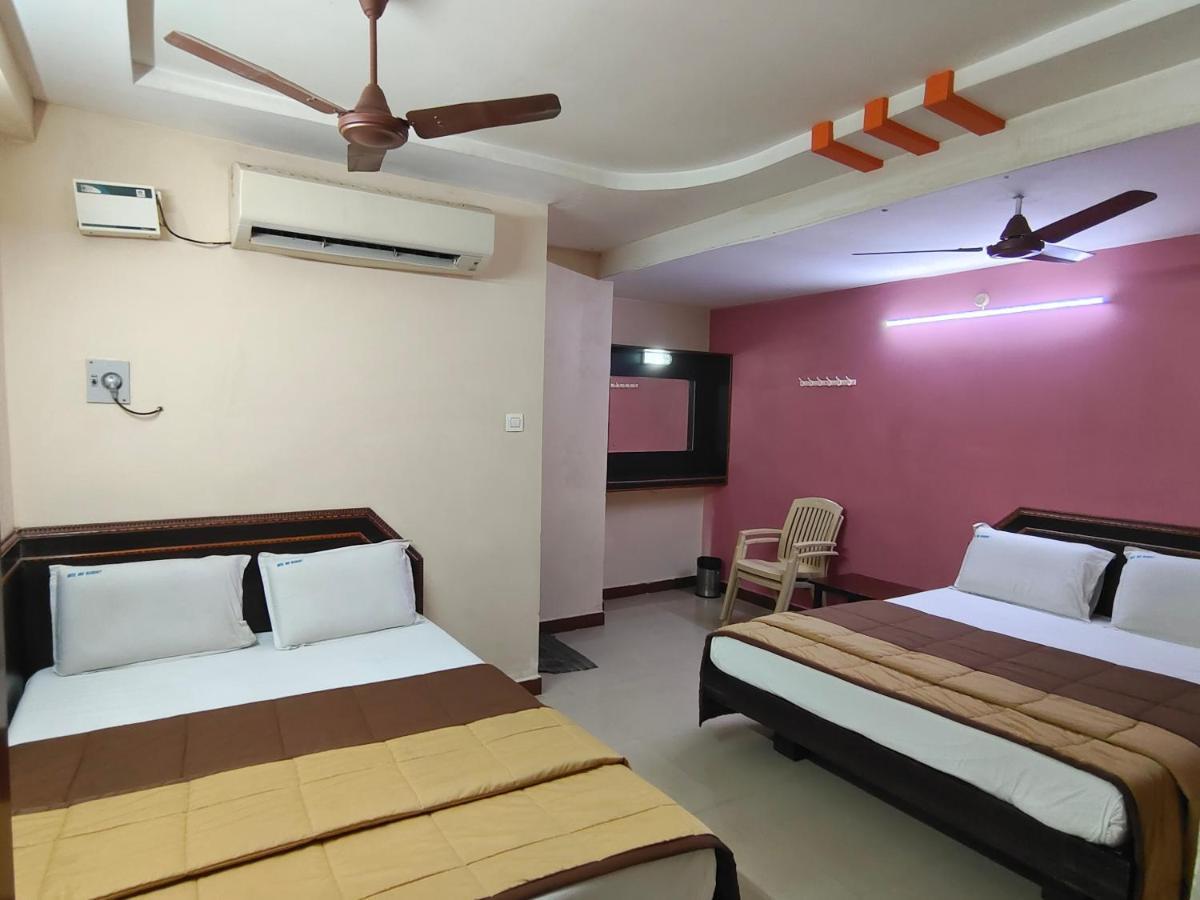 Hotel Dkr Residency Tirupati Quarto foto