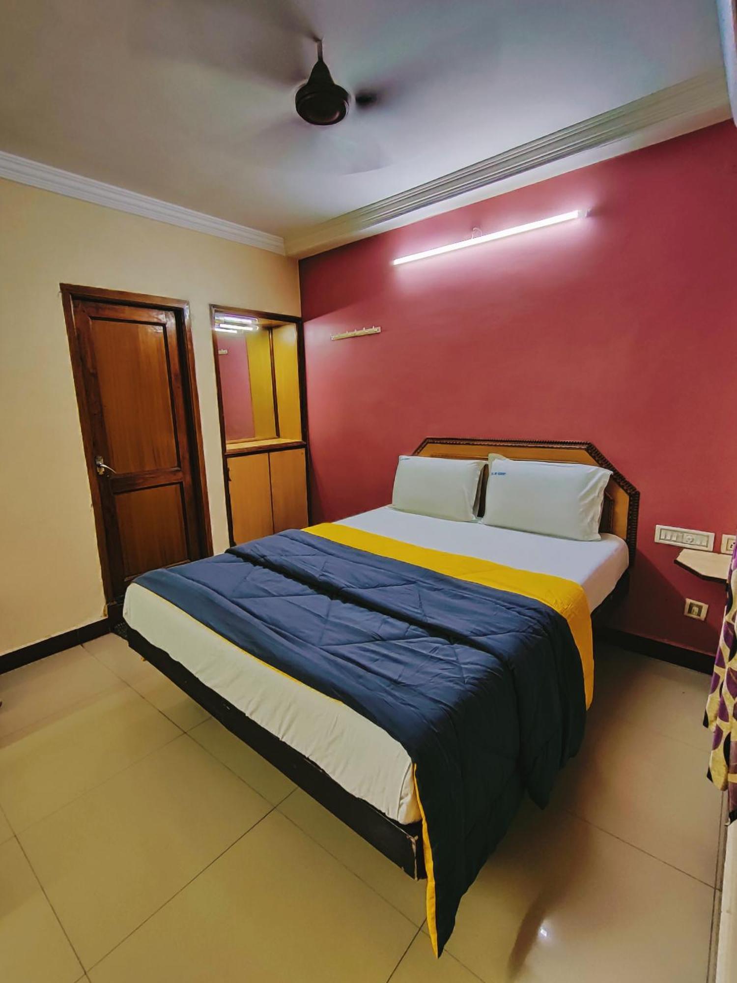 Hotel Dkr Residency Tirupati Quarto foto
